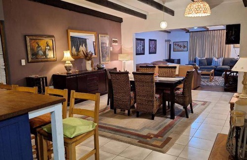 Pearly Beach House | 200 m² House ∙ 5 bedrooms ∙ 8 guests