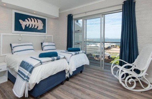 Van Dyks Bay House | 200 m² House ∙ 5 bedrooms ∙ 10 guests