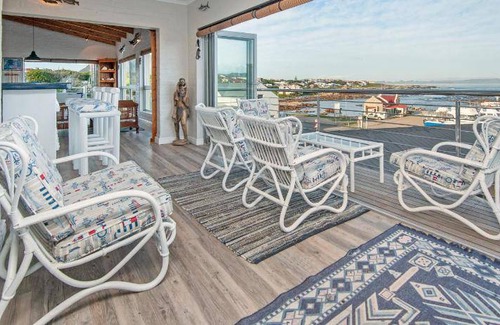 Van Dyks Bay House | 200 m² House ∙ 5 bedrooms ∙ 10 guests