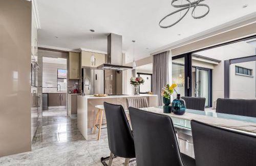 Knysna Villa | 200 m² Villa ∙ 4 bedrooms ∙ 8 guests