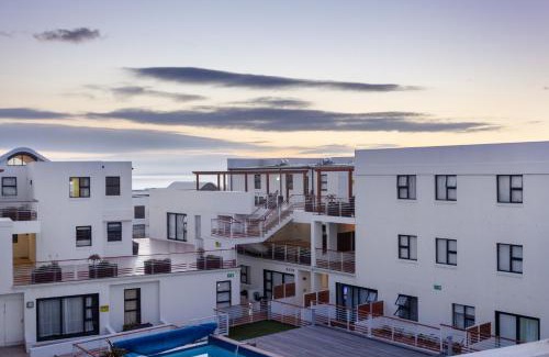 Big Bay Apartment | 209 Azure