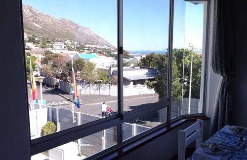 Gordons Bay Central Bed & Breakfast | 21 m² Bed and breakfast ∙ 8 guests