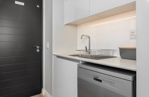 Cape Town City Centre Apartment | 22nd Floor Apartment With Mountain Views