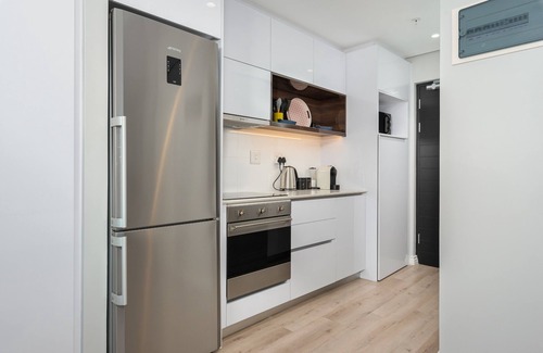 Cape Town City Centre Apartment | 22nd Floor Apartment With Mountain Views