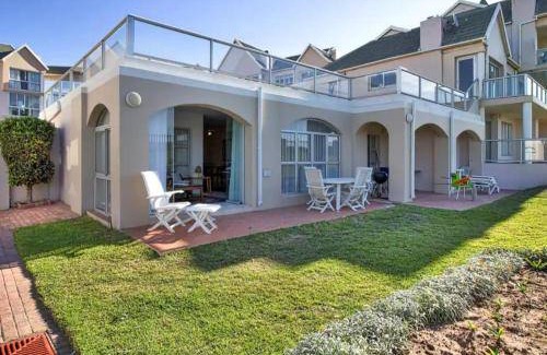 Pollok Beach Apartment | 230 m² Apartment ∙ 3 bedrooms ∙ 12 guests