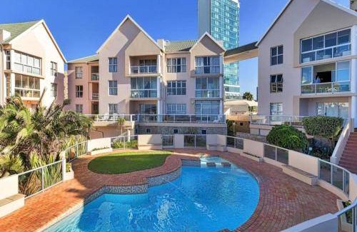 Pollok Beach Apartment | 230 m² Apartment ∙ 3 bedrooms ∙ 12 guests
