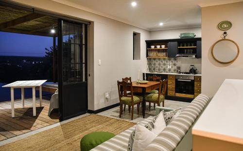 Still Bay House | 230 m² Farmhouse ∙ 3 bedrooms ∙ 6 guests