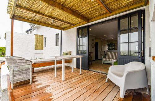 Still Bay House | 230 m² Farmhouse ∙ 3 bedrooms ∙ 6 guests