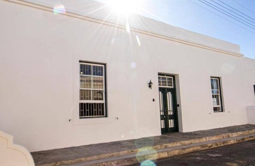 Graaff-Reinet Apartment | 238 m² Apartment ∙ 2 bedrooms ∙ 4 guests
