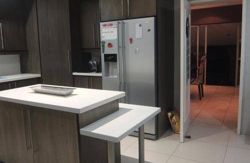 Ekurhuleni Apartment | 238 m² Apartment ∙ 3 bedrooms ∙ 6 guests