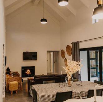 Robertson House | 238 m² House ∙ 3 bedrooms ∙ 6 guests