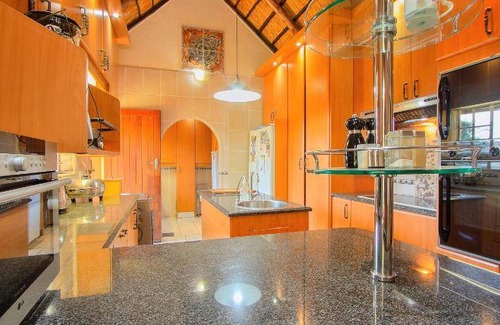 Kempton Park House | 24 m² Bungalow ∙ 127 guests