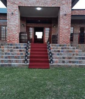 Kareedouw House | 240 m² Farmhouse ∙ 4 bedrooms ∙ 13 guests