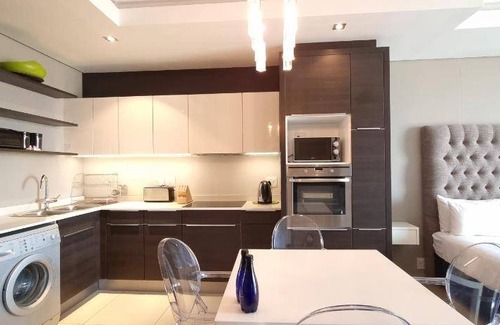 Century City Apartment | 245 m² Serviced apartment ∙ 3 bedrooms ∙ 127 guests