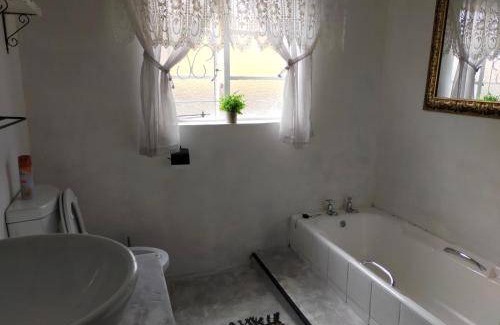 Polokwane Bed & Breakfast | 25 m² Bed and breakfast ∙ 4 guests