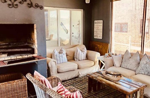 Pringle Bay House | 250 m² House ∙ 4 bedrooms ∙ 9 guests