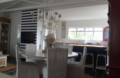 Pringle Bay House | 250 m² House ∙ 4 bedrooms ∙ 9 guests