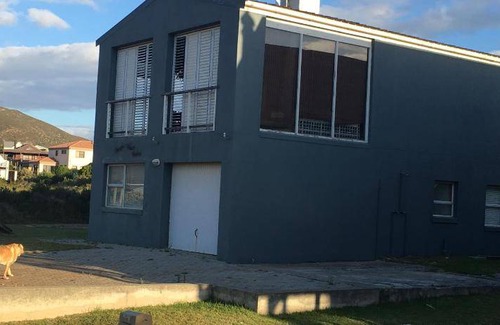 Pringle Bay House | 250 m² House ∙ 4 bedrooms ∙ 9 guests