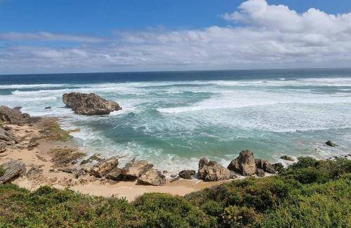 Knysna Central House | 250 m² House ∙ 3 bedrooms ∙ 11 guests