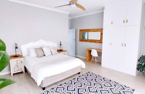 Still Bay House | 250 m² House ∙ 6 bedrooms ∙ 12 guests