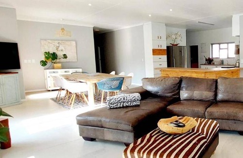 Still Bay House | 250 m² House ∙ 6 bedrooms ∙ 12 guests