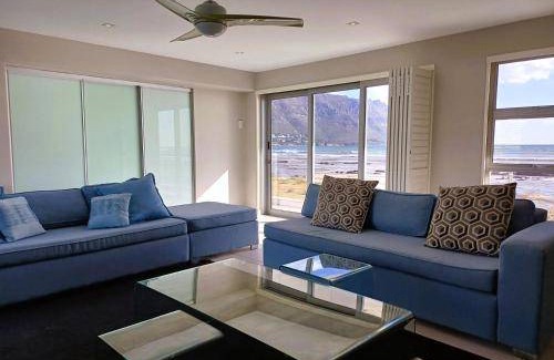 Gordons Bay Central Villa | 250 m² Villa ∙ 6 bedrooms ∙ 12 guests