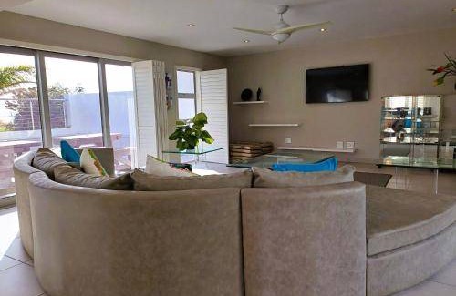 Gordons Bay Central Villa | 250 m² Villa ∙ 6 bedrooms ∙ 12 guests