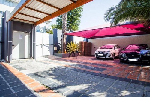 Three Anchor Bay Bed & Breakfast | 26 m² Bed and breakfast ∙ 127 guests