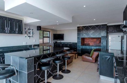 De Kelders House | 266 m² House ∙ 5 bedrooms ∙ 17 guests