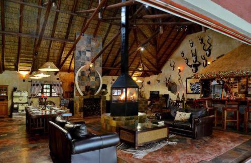 Lephalale Cabin | 269 m² Lodge ∙ 5 bedrooms ∙ 10 guests