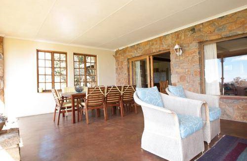 Dullstroom House | 275 m² House ∙ 3 bedrooms ∙ 10 guests