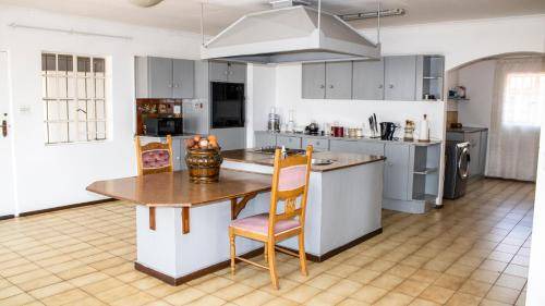 Muldersdrift Villa | 279 m² Villa ∙ 4 bedrooms ∙ 14 guests