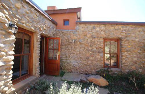 Robertson House | 280 m² House ∙ 5 bedrooms ∙ 16 guests