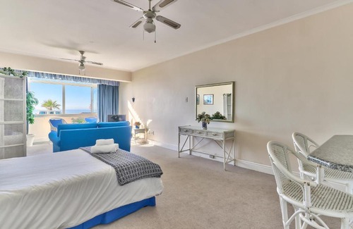 Mouille Point Apartment | 3 Sandringham Sea Facing ground-floor Studio