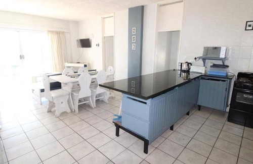 Margate Beach Apartment | 30 m² Apartment ∙ 2 bedrooms ∙ 4 guests