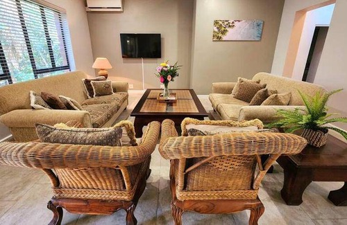 Pennington Villa | 300 m² Villa ∙ 3 bedrooms ∙ 6 guests
