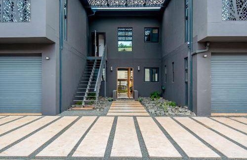 Shaka's Rock Apartment | 300 m² Apartment ∙ 3 bedrooms ∙ 6 guests