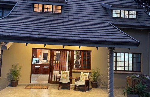 Hillcrest Apartment | 300 m² Apartment ∙ 3 bedrooms ∙ 8 guests