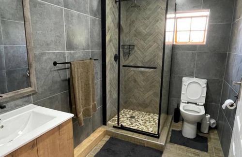 Hillcrest Apartment | 300 m² Apartment ∙ 3 bedrooms ∙ 8 guests