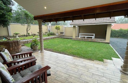 Hillcrest Apartment | 300 m² Apartment ∙ 3 bedrooms ∙ 8 guests