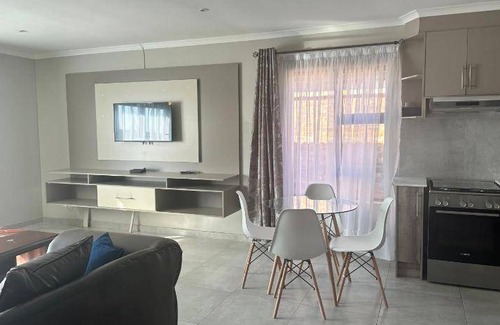 Secunda Apartment | 300 m² Apartment ∙ 3 bedrooms ∙ 5 guests