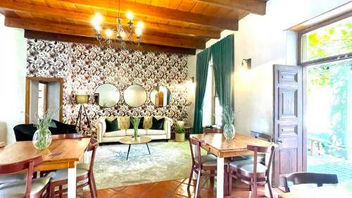 Paarl Bed & Breakfast | 300 m² Bed and breakfast ∙ 2 bedrooms ∙ 5 guests