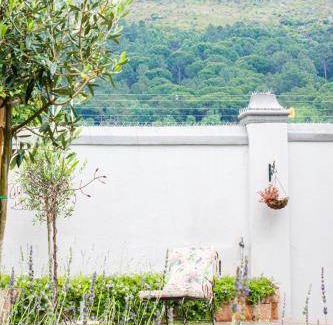 Paarl Bed & Breakfast | 300 m² Bed and breakfast ∙ 2 bedrooms ∙ 5 guests