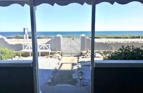 Port Nolloth Bed & Breakfast | 300 m² Bed and breakfast ∙ 3 bedrooms ∙ 8 guests