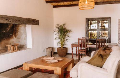 Bonnievale House | 300 m² Farmhouse ∙ 4 bedrooms ∙ 8 guests