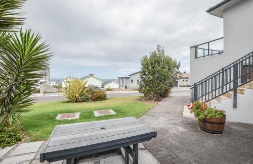 Yzerfontein Apartment | 32 m² Apartment ∙ 1 bedroom ∙ 2 guests