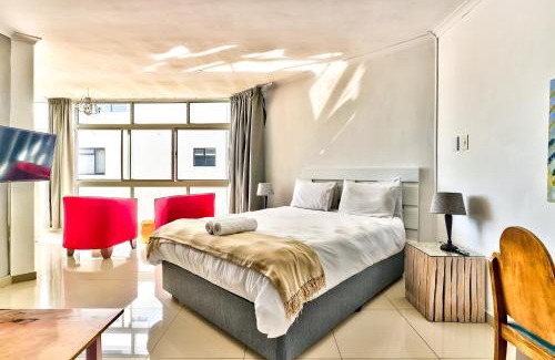 Sea Point Apartment | 33 Blue Waters Studio Apartment.