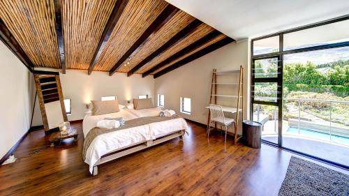 Noordhoek Villa | 330 m² Villa ∙ 4 bedrooms ∙ 10 guests
