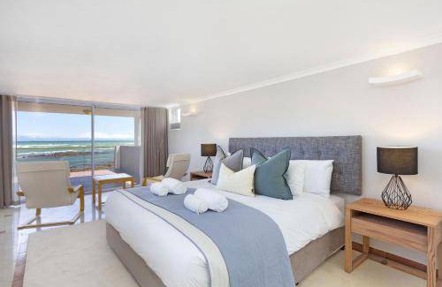 Gordons Bay Central Apartment | 330 m² Apartment ∙ 6 bedrooms ∙ 12 guests