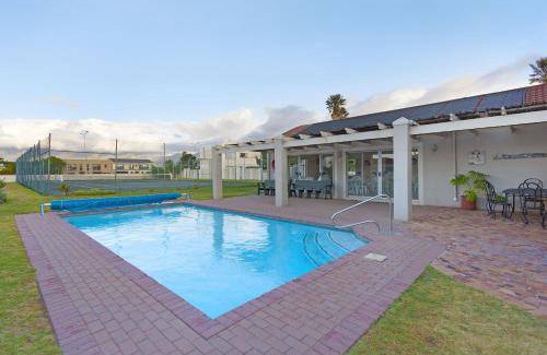 Gordons Bay Central Apartment | 330 m² Apartment ∙ 6 bedrooms ∙ 12 guests